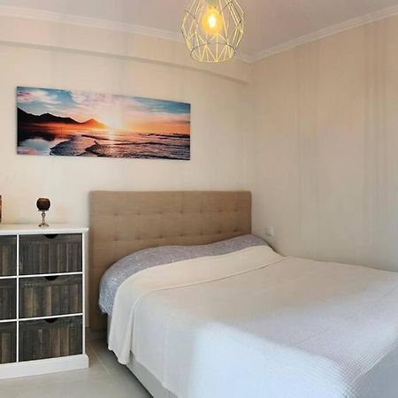 Apartmán Cunit, Front Line With Sea View Exteriér fotografie
