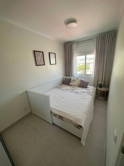 Apartmán Cunit, Front Line With Sea View Exteriér fotografie