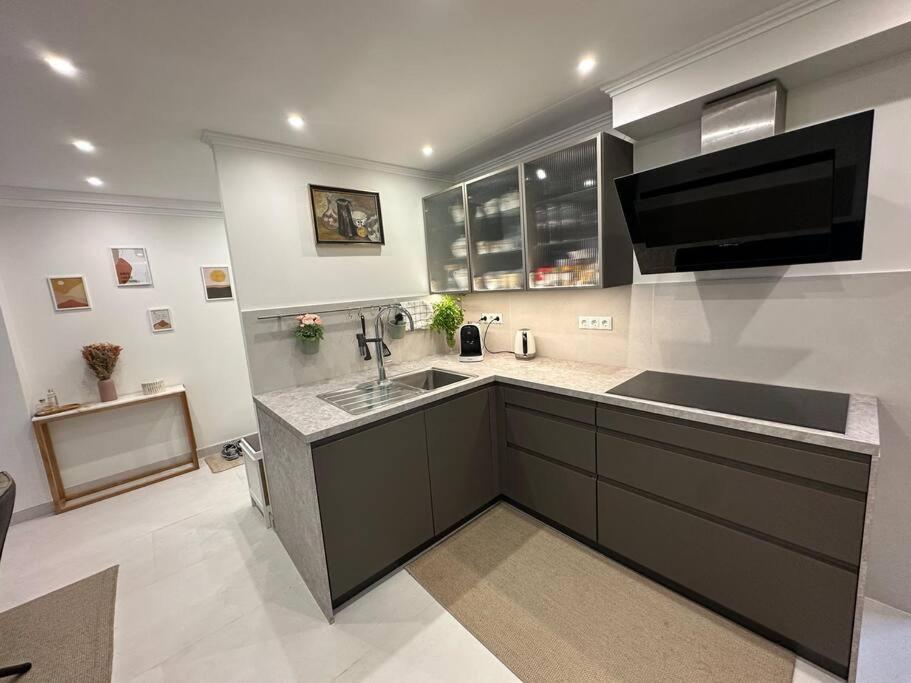 Apartmán Cunit, Front Line With Sea View Exteriér fotografie