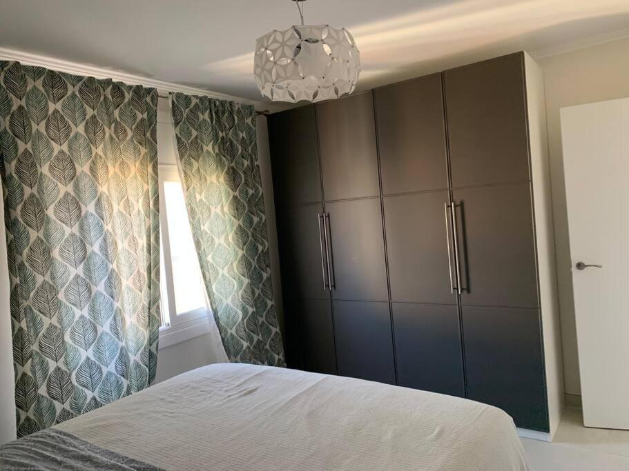 Apartmán Cunit, Front Line With Sea View Exteriér fotografie